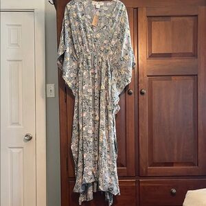 NATURAL LIFE Floral Maxi Dress in Gray and White
